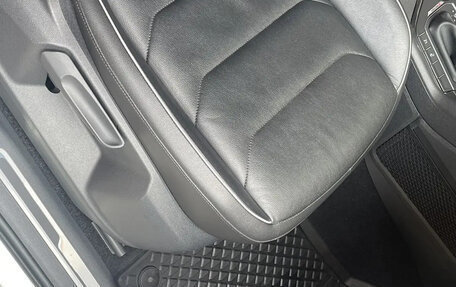 Volkswagen Tiguan II, 2018 год, 3 590 000 рублей, 15 фотография