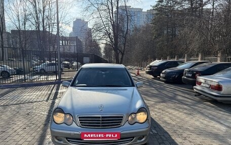 Mercedes-Benz C-Класс, 2005 год, 500 000 рублей, 2 фотография