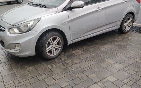 Hyundai Solaris II рестайлинг, 2011 год, 870 000 рублей, 6 фотография