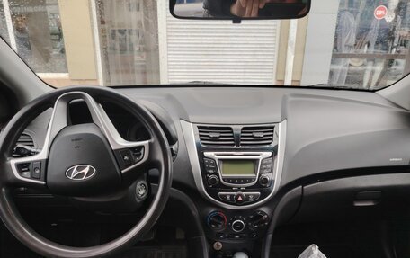 Hyundai Solaris II рестайлинг, 2011 год, 870 000 рублей, 8 фотография