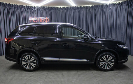 Mitsubishi Outlander III рестайлинг 3, 2018 год, 2 098 000 рублей, 4 фотография