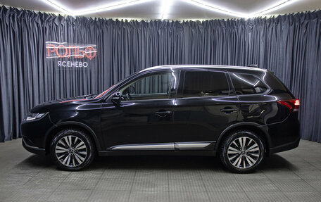 Mitsubishi Outlander III рестайлинг 3, 2018 год, 2 098 000 рублей, 8 фотография