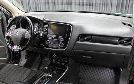 Mitsubishi Outlander III рестайлинг 3, 2018 год, 2 098 000 рублей, 11 фотография