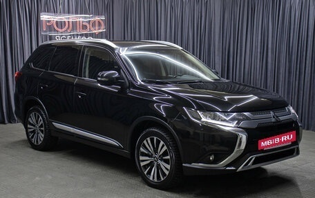Mitsubishi Outlander III рестайлинг 3, 2018 год, 2 098 000 рублей, 3 фотография