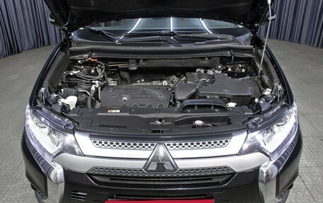 Mitsubishi Outlander III рестайлинг 3, 2018 год, 2 098 000 рублей, 9 фотография