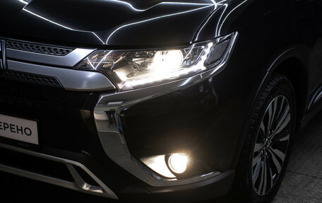 Mitsubishi Outlander III рестайлинг 3, 2018 год, 2 098 000 рублей, 21 фотография