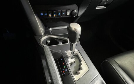 Toyota RAV4, 2018 год, 2 697 000 рублей, 21 фотография