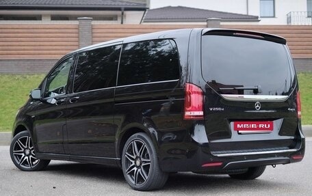 Mercedes-Benz V-Класс, 2016 год, 5 400 000 рублей, 5 фотография