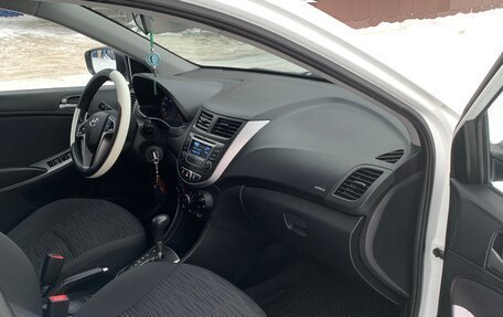 Hyundai Solaris II рестайлинг, 2015 год, 1 100 000 рублей, 4 фотография