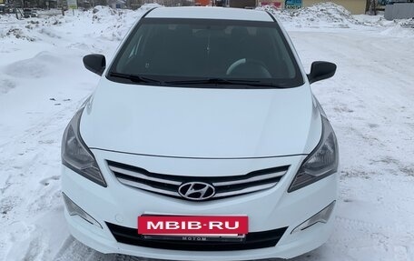 Hyundai Solaris II рестайлинг, 2015 год, 1 100 000 рублей, 3 фотография