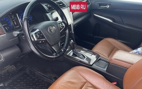 Toyota Camry, 2017 год, 1 850 000 рублей, 6 фотография