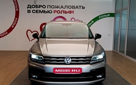Volkswagen Tiguan II, 2018 год, 3 090 000 рублей, 2 фотография