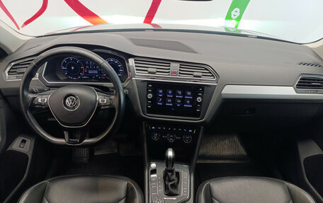 Volkswagen Tiguan II, 2018 год, 3 090 000 рублей, 9 фотография