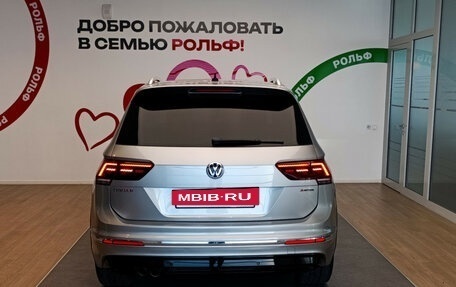 Volkswagen Tiguan II, 2018 год, 3 090 000 рублей, 5 фотография