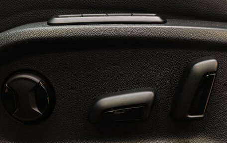 Volkswagen Tiguan II, 2018 год, 3 090 000 рублей, 13 фотография