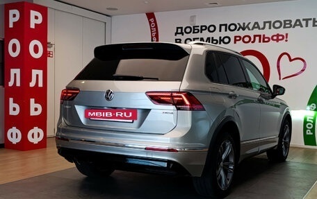 Volkswagen Tiguan II, 2018 год, 3 090 000 рублей, 4 фотография