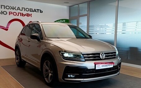 Volkswagen Tiguan II, 2018 год, 3 090 000 рублей, 3 фотография