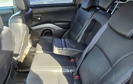 Mitsubishi Outlander III рестайлинг 3, 2011 год, 1 350 000 рублей, 13 фотография