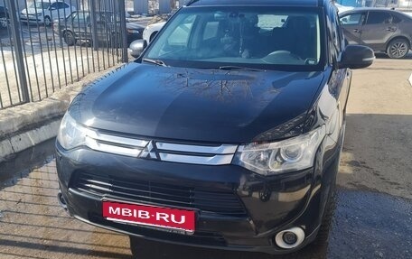Mitsubishi Outlander III рестайлинг 3, 2014 год, 1 850 000 рублей, 1 фотография