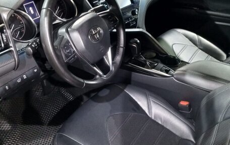 Toyota Camry, 2019 год, 2 600 000 рублей, 4 фотография