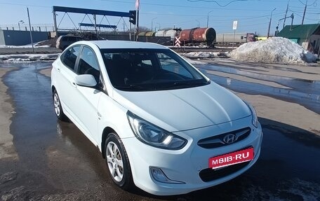 Hyundai Solaris II рестайлинг, 2013 год, 840 000 рублей, 3 фотография
