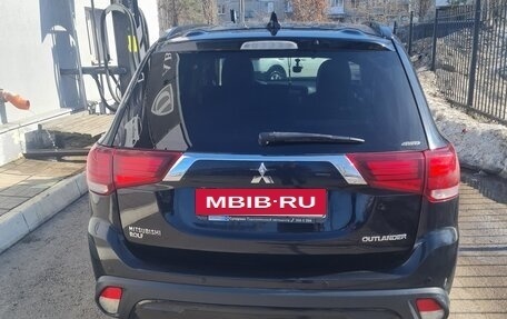 Mitsubishi Outlander III рестайлинг 3, 2014 год, 1 850 000 рублей, 5 фотография