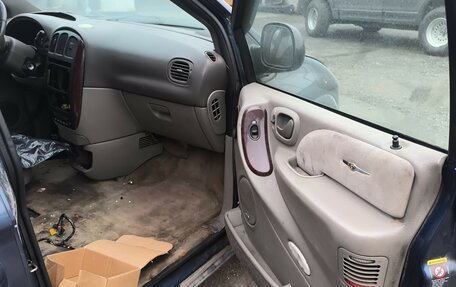 Chrysler Town & Country IV, 2001 год, 180 000 рублей, 8 фотография