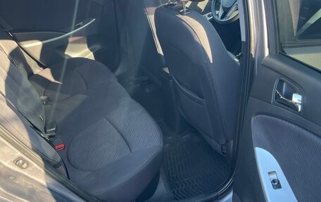 Hyundai Solaris II рестайлинг, 2013 год, 750 000 рублей, 19 фотография