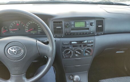 Toyota Corolla, 2004 год, 550 000 рублей, 4 фотография