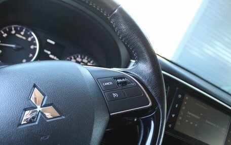 Mitsubishi Outlander III рестайлинг 3, 2021 год, 2 359 000 рублей, 14 фотография