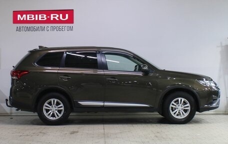 Mitsubishi Outlander III рестайлинг 3, 2021 год, 2 359 000 рублей, 8 фотография