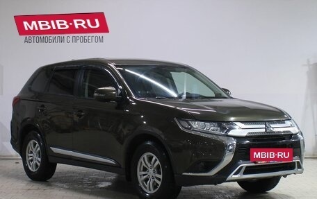 Mitsubishi Outlander III рестайлинг 3, 2021 год, 2 359 000 рублей, 3 фотография