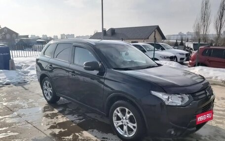 Mitsubishi Outlander III рестайлинг 3, 2014 год, 1 450 000 рублей, 3 фотография