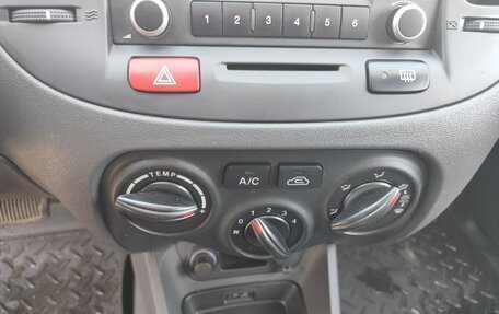 KIA Rio II, 2010 год, 600 000 рублей, 16 фотография