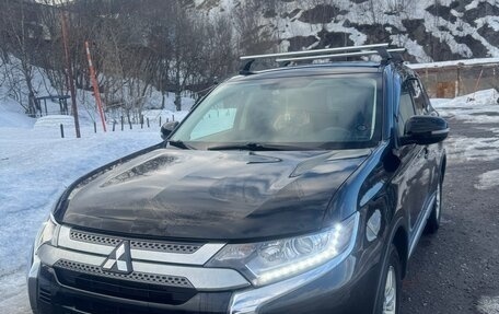 Mitsubishi Outlander III рестайлинг 3, 2020 год, 2 600 000 рублей, 1 фотография