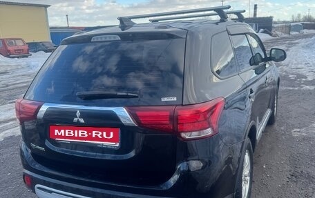 Mitsubishi Outlander III рестайлинг 3, 2020 год, 2 600 000 рублей, 15 фотография