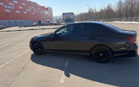 Mercedes-Benz E-Класс, 2018 год, 2 600 000 рублей, 3 фотография