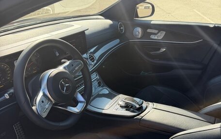 Mercedes-Benz E-Класс, 2018 год, 2 600 000 рублей, 10 фотография