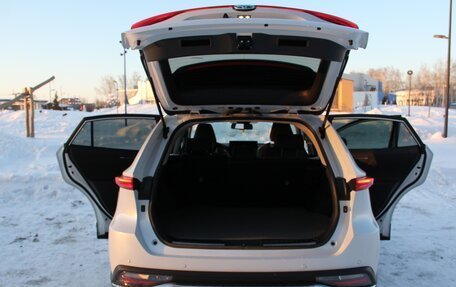 Toyota Harrier, 2023 год, 5 800 000 рублей, 7 фотография