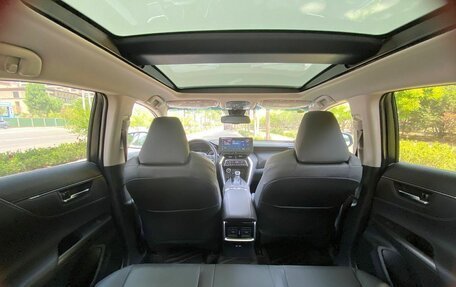 Toyota Harrier, 2023 год, 5 800 000 рублей, 13 фотография