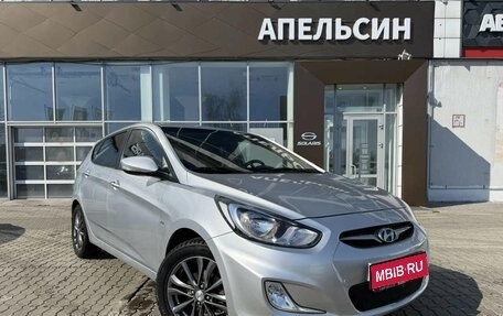 Hyundai Solaris II рестайлинг, 2012 год, 990 000 рублей, 1 фотография