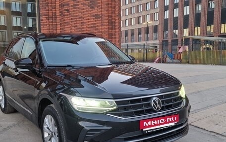 Volkswagen Tiguan II, 2021 год, 2 560 000 рублей, 3 фотография