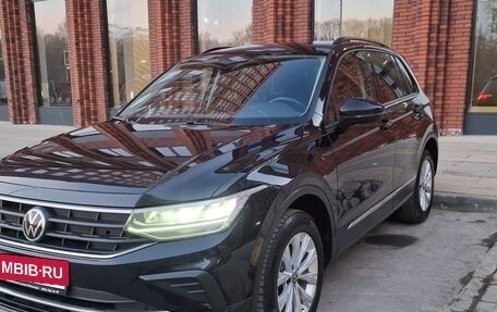 Volkswagen Tiguan II, 2021 год, 2 560 000 рублей, 2 фотография