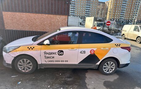 Hyundai Solaris II рестайлинг, 2021 год, 800 000 рублей, 3 фотография