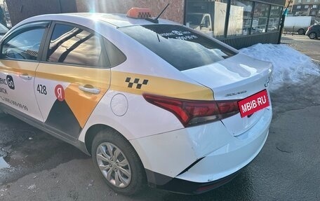 Hyundai Solaris II рестайлинг, 2021 год, 800 000 рублей, 4 фотография