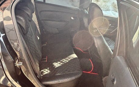 Renault Logan II, 2017 год, 850 000 рублей, 6 фотография