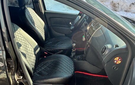 Renault Logan II, 2017 год, 850 000 рублей, 7 фотография