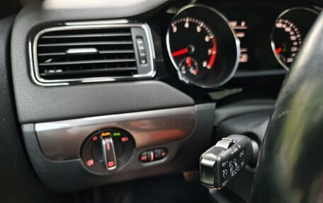 Volkswagen Jetta VI, 2016 год, 1 280 000 рублей, 19 фотография