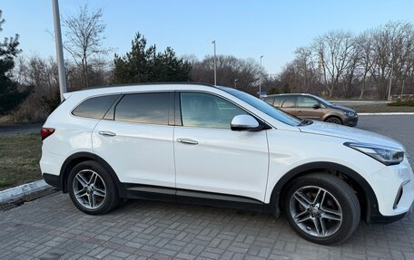 Hyundai Santa Fe III рестайлинг, 2017 год, 2 750 000 рублей, 2 фотография