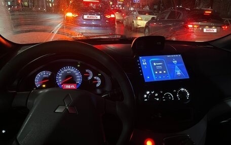 Mitsubishi Grandis, 2004 год, 690 000 рублей, 5 фотография